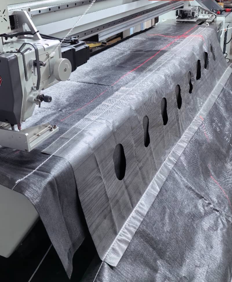 Automatic internal baffles sewing machine